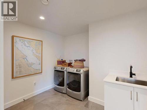 7117 Edgehill Crescent, Powell River, BC - Indoor Photo Showing Laundry Room