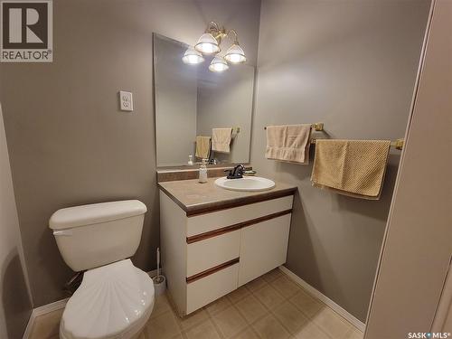 560 4Th Avenue E, Unity, SK - Indoor Photo Showing Bathroom