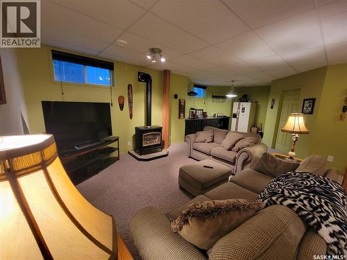 560 4Th Avenue E, Unity, SK - Indoor Photo Showing Basement