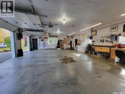 560 4Th Avenue E, Unity, SK - Indoor Photo Showing Garage