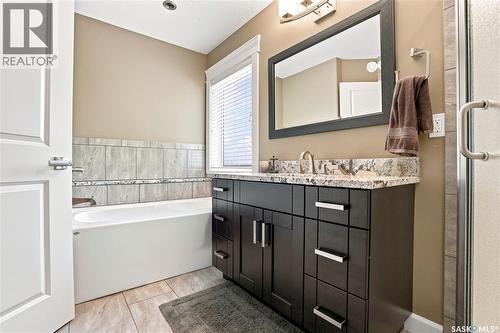 321 110Th Street W, Saskatoon, SK - Indoor Photo Showing Bathroom