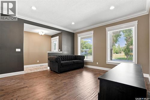 321 110Th Street W, Saskatoon, SK - Indoor Photo Showing Living Room