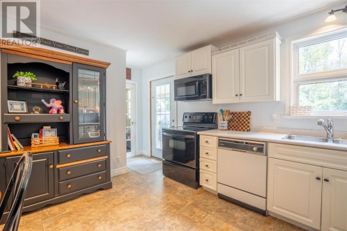 16 Retta St, Sault Ste. Marie, ON - Indoor Photo Showing Kitchen