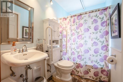 16 Retta St, Sault Ste. Marie, ON - Indoor Photo Showing Bathroom