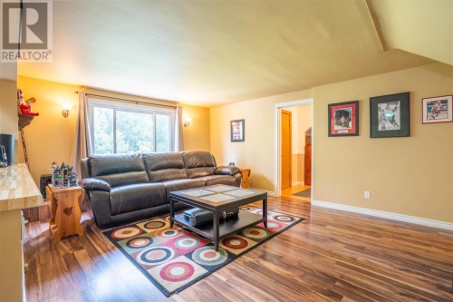 16 Retta St, Sault Ste. Marie, ON - Indoor Photo Showing Living Room