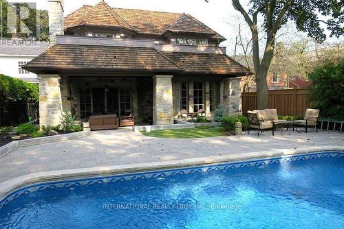 76 DE VERE GARDENS , Toronto, Ontario M5M 3E9 2