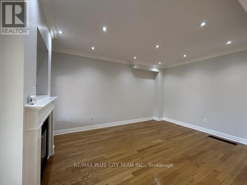 59 TRISH DRIVE , Richmond Hill, Ontario L4E 5C4 3