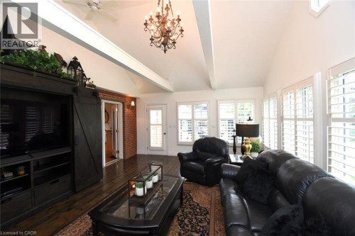 2565 Highway 56, Hamilton, ON - Indoor Photo Showing Living Room