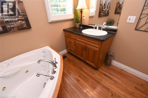 2565 Highway 56, Hamilton, ON - Indoor Photo Showing Bathroom