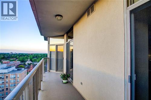 Expansive outdoor balcony featuring a concrete floor, metal railings, and a stucco exterior wall - 1477 Lakeshore Road Unit# Ph 1, Burlington, ON 