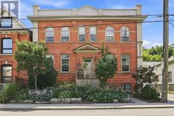 202 - 54 ALANSON STREET  Hamilton, ON L8N 1W5