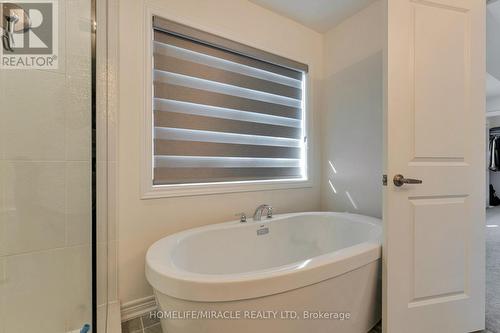 1429 Davis Loop, Innisfil, ON - Indoor Photo Showing Bathroom