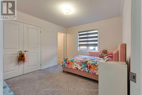 1429 Davis Loop, Innisfil, ON - Indoor Photo Showing Bedroom