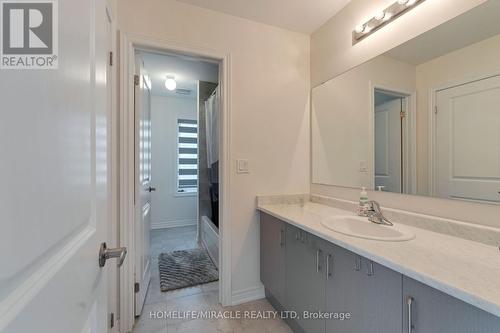 1429 Davis Loop, Innisfil, ON - Indoor Photo Showing Bathroom