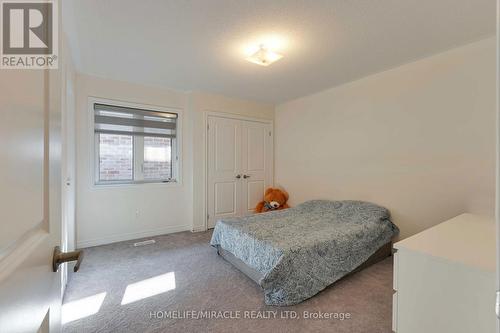 1429 Davis Loop, Innisfil, ON - Indoor Photo Showing Bedroom