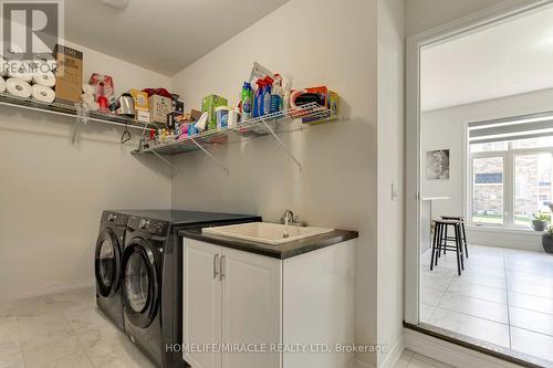 1429 Davis Loop, Innisfil, ON - Indoor Photo Showing Laundry Room