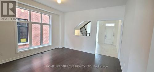 1429 Davis Loop, Innisfil, ON - Indoor Photo Showing Other Room