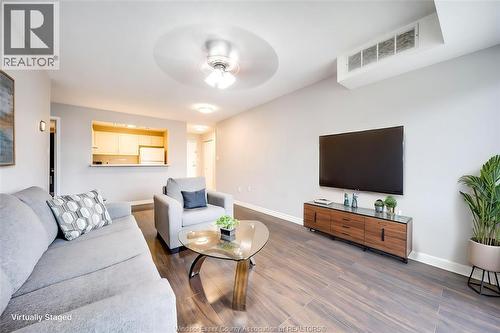 3000 Sandwich Street Unit# 309, Windsor, ON - Indoor Photo Showing Living Room