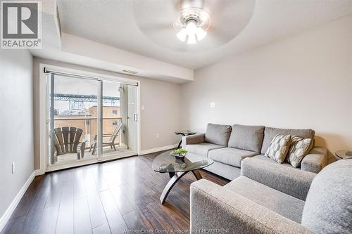 3000 Sandwich Street Unit# 309, Windsor, ON - Indoor Photo Showing Living Room