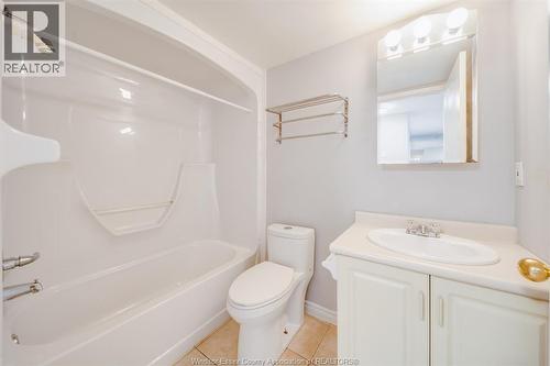 3000 Sandwich Street Unit# 309, Windsor, ON - Indoor Photo Showing Bathroom