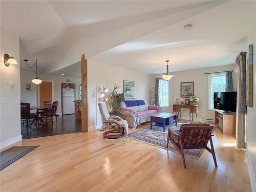 95033 131W Road, Strathclair, MB - Indoor Photo Showing Living Room