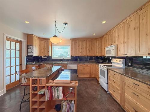 95033 131W Road, Strathclair, MB - Indoor Photo Showing Kitchen