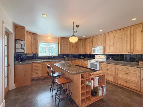 95033 131W Road, Strathclair, MB - Indoor Photo Showing Kitchen With Double Sink