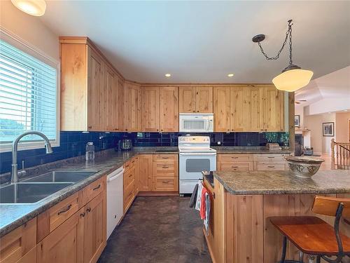 95033 131W Road, Strathclair, MB - Indoor Photo Showing Kitchen With Double Sink