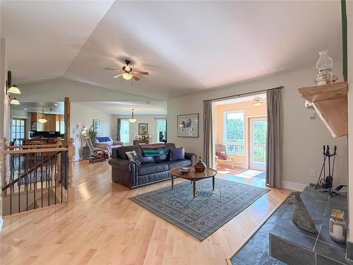 95033 131W Road, Strathclair, MB - Indoor Photo Showing Living Room