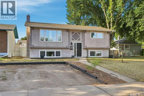 1109 Lillooet STREET W  Moose Jaw, SK S6H 5A2