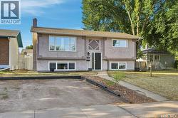 1109 Lillooet STREET W  Moose Jaw, SK S6H 5A2