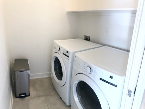 Laundry - 305-3625 Rue Médard-Émard, Longueuil (Saint-Hubert), QC 
