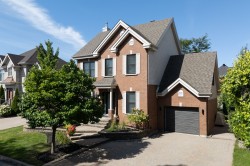 22 Rue de Chantilly  Candiac, QC J5R 6C5