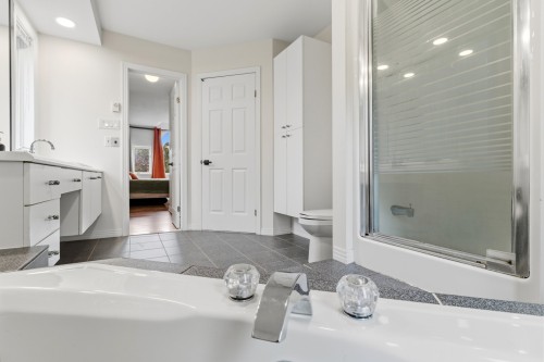 Salle de bains attenante à la CCP - 205 Rue Des Eaux-Vives, Saint-Jérôme, QC 
