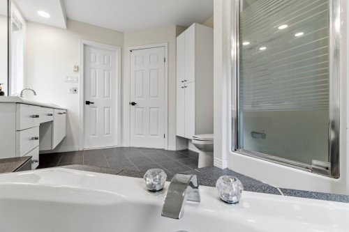 Salle de bains attenante à la CCP - 205 Rue Des Eaux-Vives, Saint-Jérôme, QC 