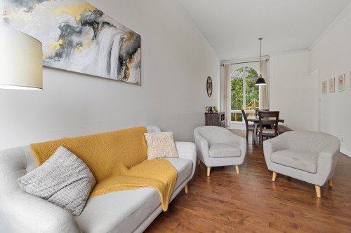 Salon - 205 Rue Des Eaux-Vives, Saint-Jérôme, QC 