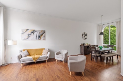 Salon - 205 Rue Des Eaux-Vives, Saint-Jérôme, QC 