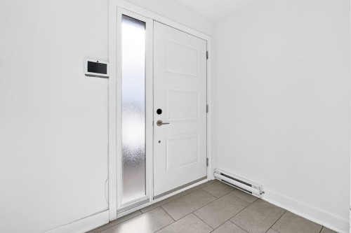Hall d'entrée/Vestibule - 148 Rue Du Chèvrefeuille, Granby, QC - Indoor Photo Showing Other Room