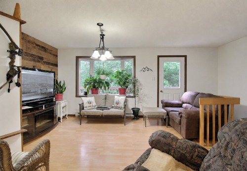 Salon - 261 Route Des Bourque, Saint-Benoît-Labre, QC - Indoor Photo Showing Living Room