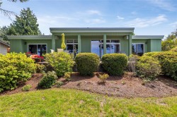 489 Bayview Terr  Qualicum Beach, BC V9K 1G3