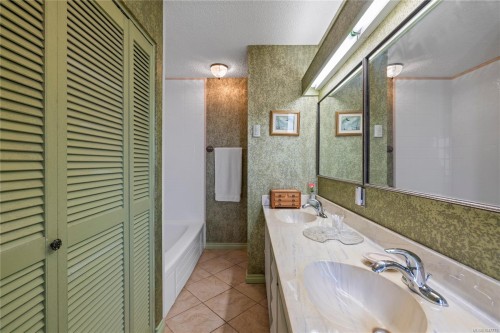 489 Bayview Terr, Qualicum Beach, BC 