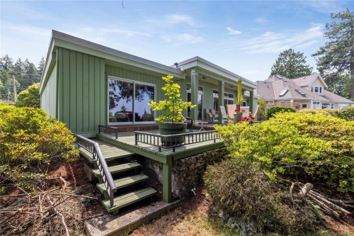 489 Bayview Terr, Qualicum Beach, BC 
