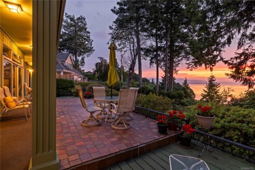 489 Bayview Terr, Qualicum Beach, BC 