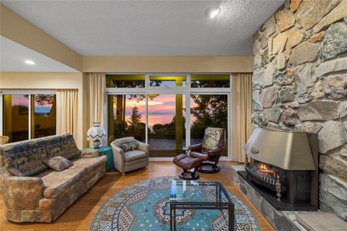 489 Bayview Terr, Qualicum Beach, BC 