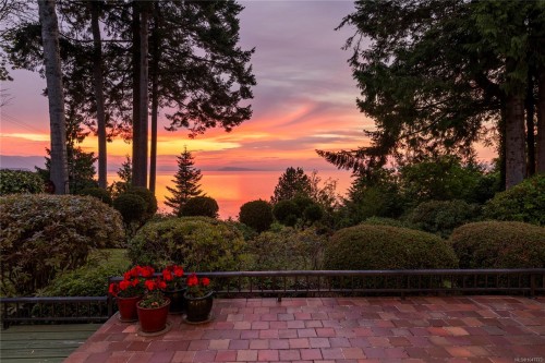 489 Bayview Terr, Qualicum Beach, BC 