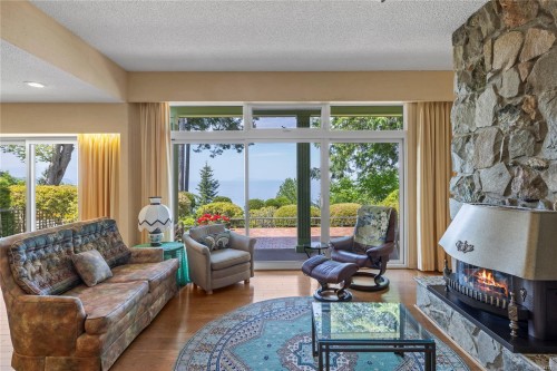 489 Bayview Terr, Qualicum Beach, BC 