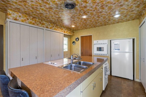 489 Bayview Terr, Qualicum Beach, BC 
