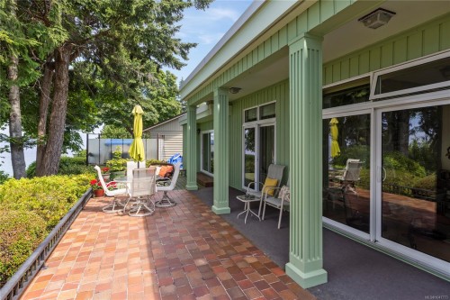 489 Bayview Terr, Qualicum Beach, BC 