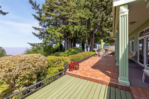 489 Bayview Terr, Qualicum Beach, BC 