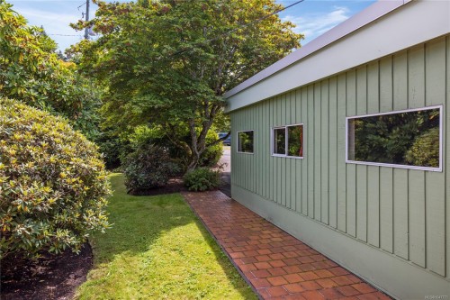 489 Bayview Terr, Qualicum Beach, BC 